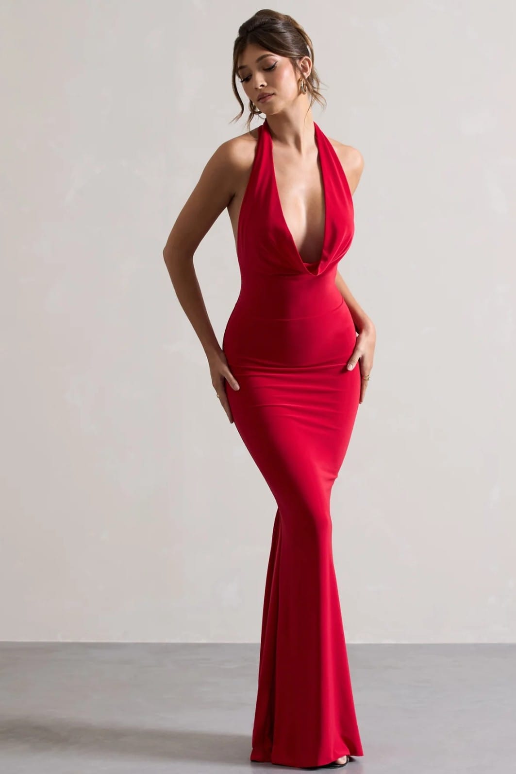 Kırmızı Sırtı Açık Kapüşonlu Yaka Balık Kuyruğu Uzun Elbise